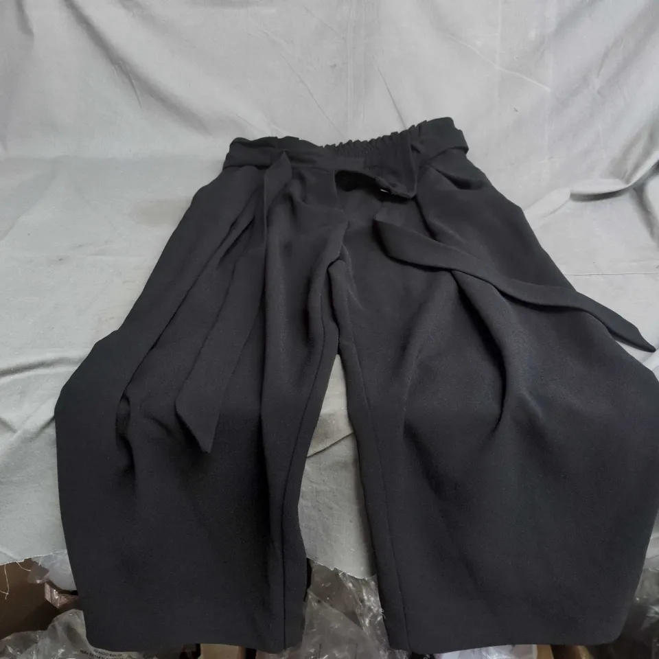 RIVER ISLAND STUDIOS BLACK TROUSERS– UK 14 (EUR 40, US 10) 