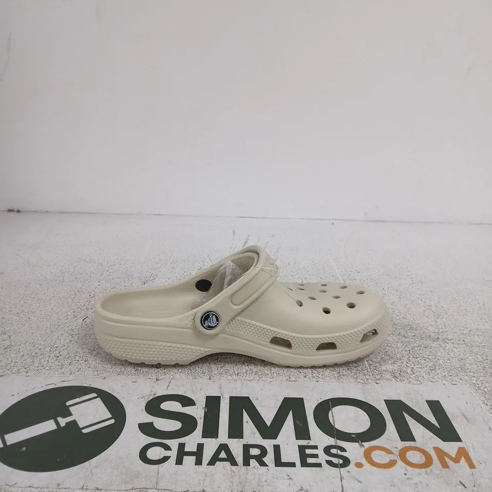 CROCS CLASSIC BAE CLOG – CREAM – UK 7 (EU 39-40)