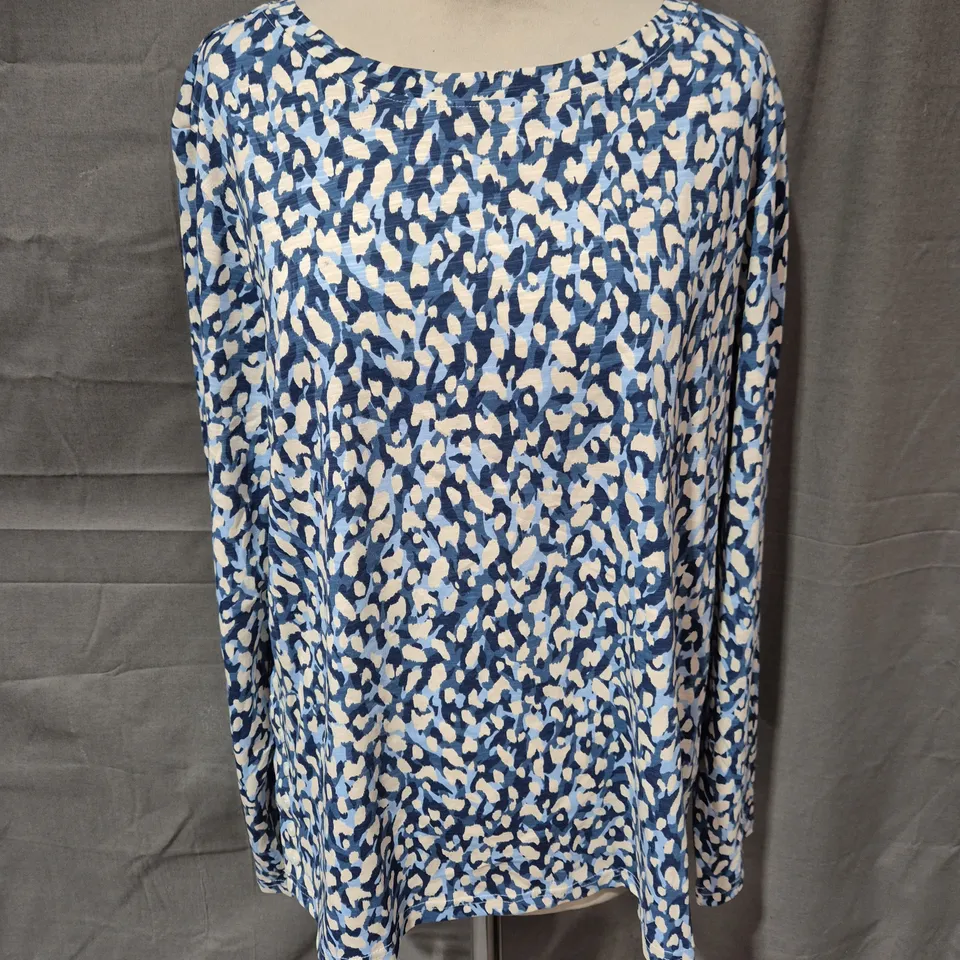 CREW CLOTHING COMPANY CASSANDRA ANIMAL PRINT TOP WITH BUTTON DETAIL IN BLUE MULTI SIZE 18