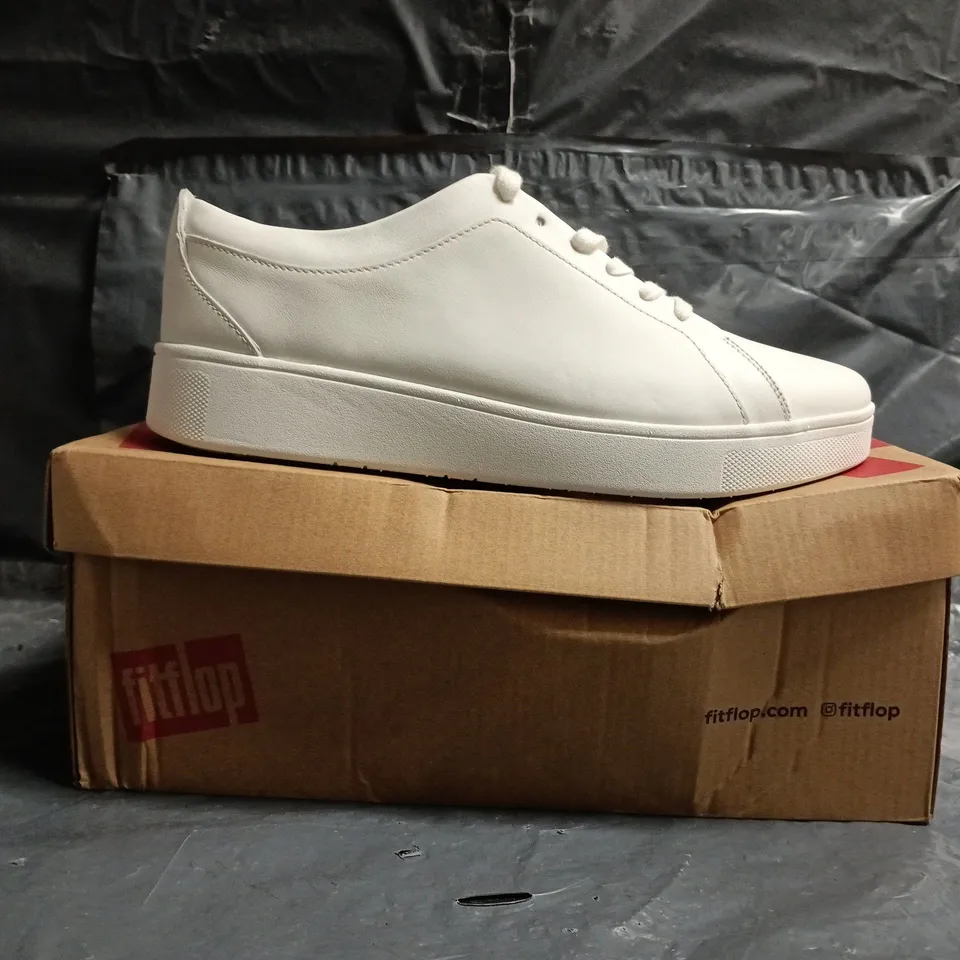 BOXED PAIR OF FITFLOP RALLY SNEAKERS IN WHITE SIZE UK 6.5