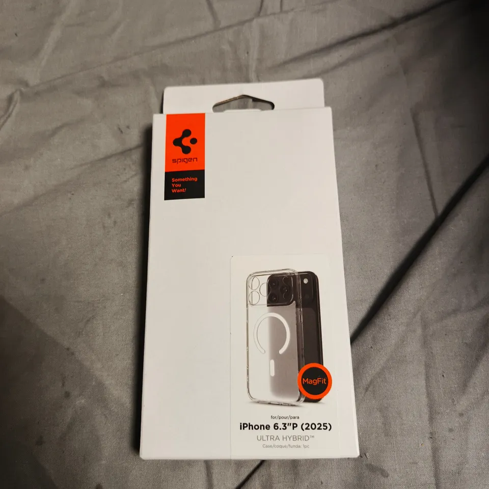 BOX OF APPROXIMATLY 20 ASSORTED MOBILE PHONE ACCESSORIES INCLUDING LEYI PHONE COVER , POWERBANK AND TEMPERED GLASS PROTECTOR 