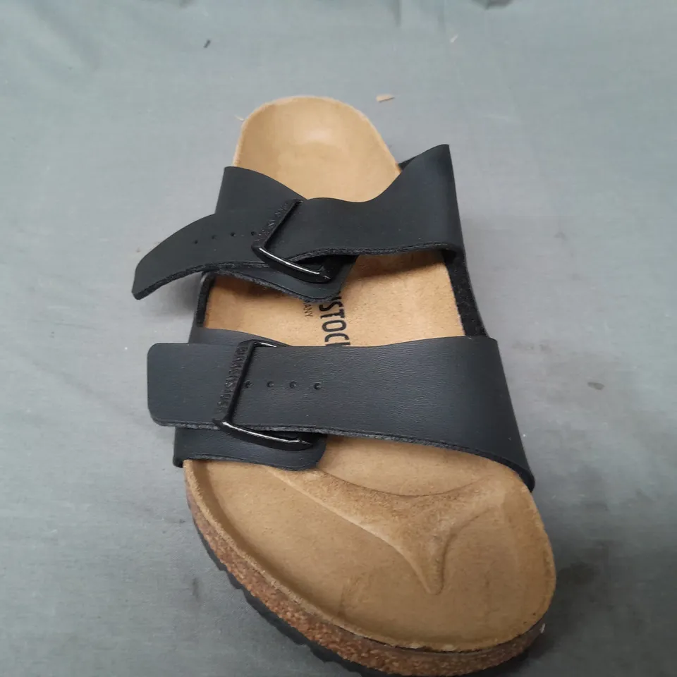 PAIR OF BIRKENSTOCK OPEN TOE FOOTBED SANDALS IN BLACK EU SIZE 44