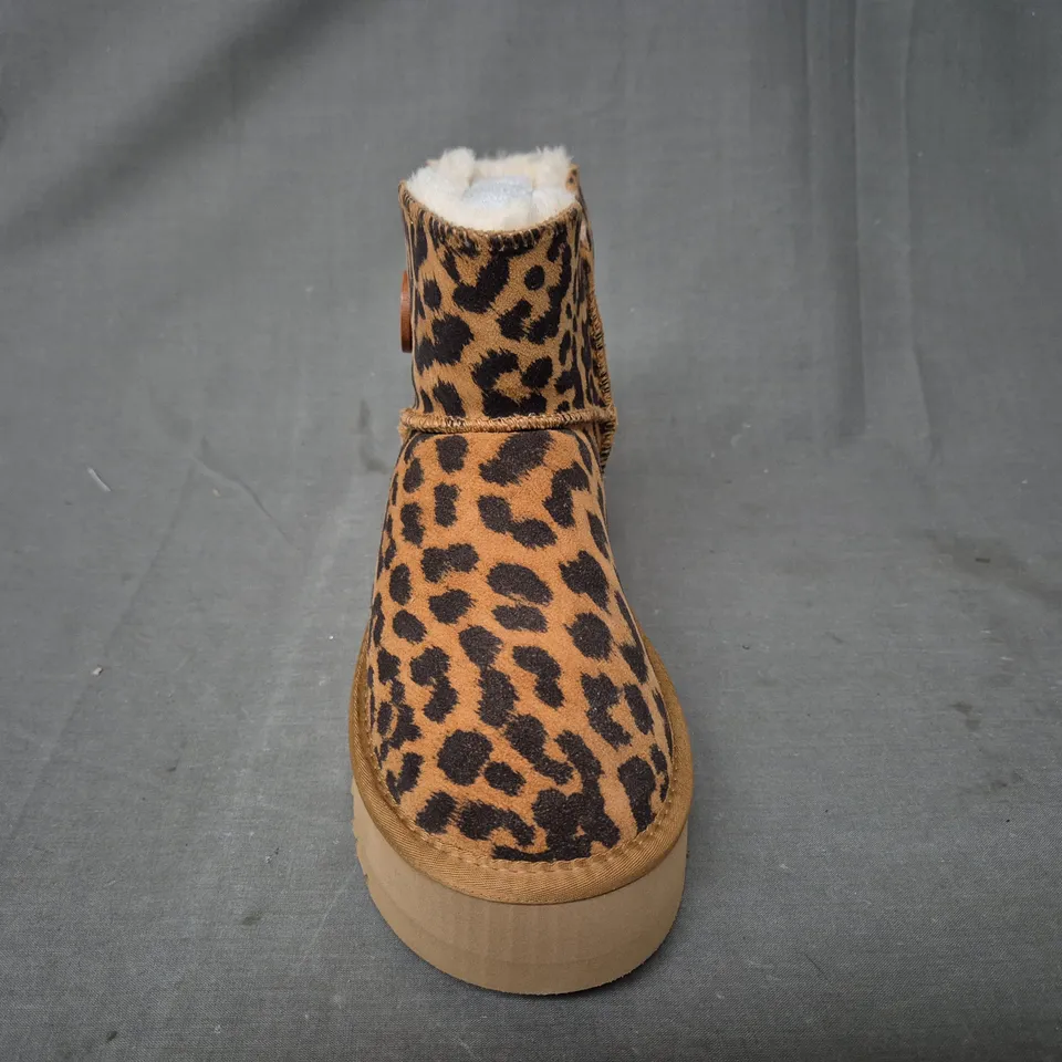 BOXED PAIR OF UGG SHOES IN ANIMAL PRINT UK SIZE 6