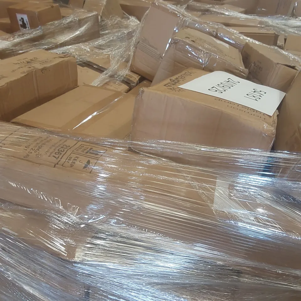 PALLET CONTAINING A VERY LARGE QUANTITY OF ASSORTED DESIGNER LIGHTING PRODUCTS