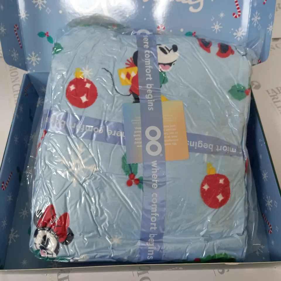 BOXED AND SEALED MICKEY AND MINNIE THE OODIE HOODED BLANKET 