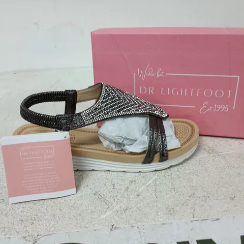 BOXED PAIR OF DR LIGHTFOOT PEWTER SHIM SANDALS - SIZE 7