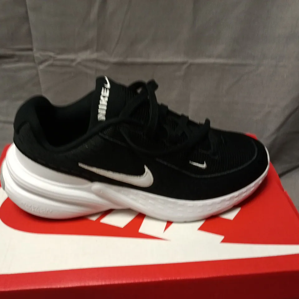 BOXED NIKE W UPLIFT SC WOMEN'S RUNNING SHOES – BLACK/WHITE, UK 5.5 (US 8)