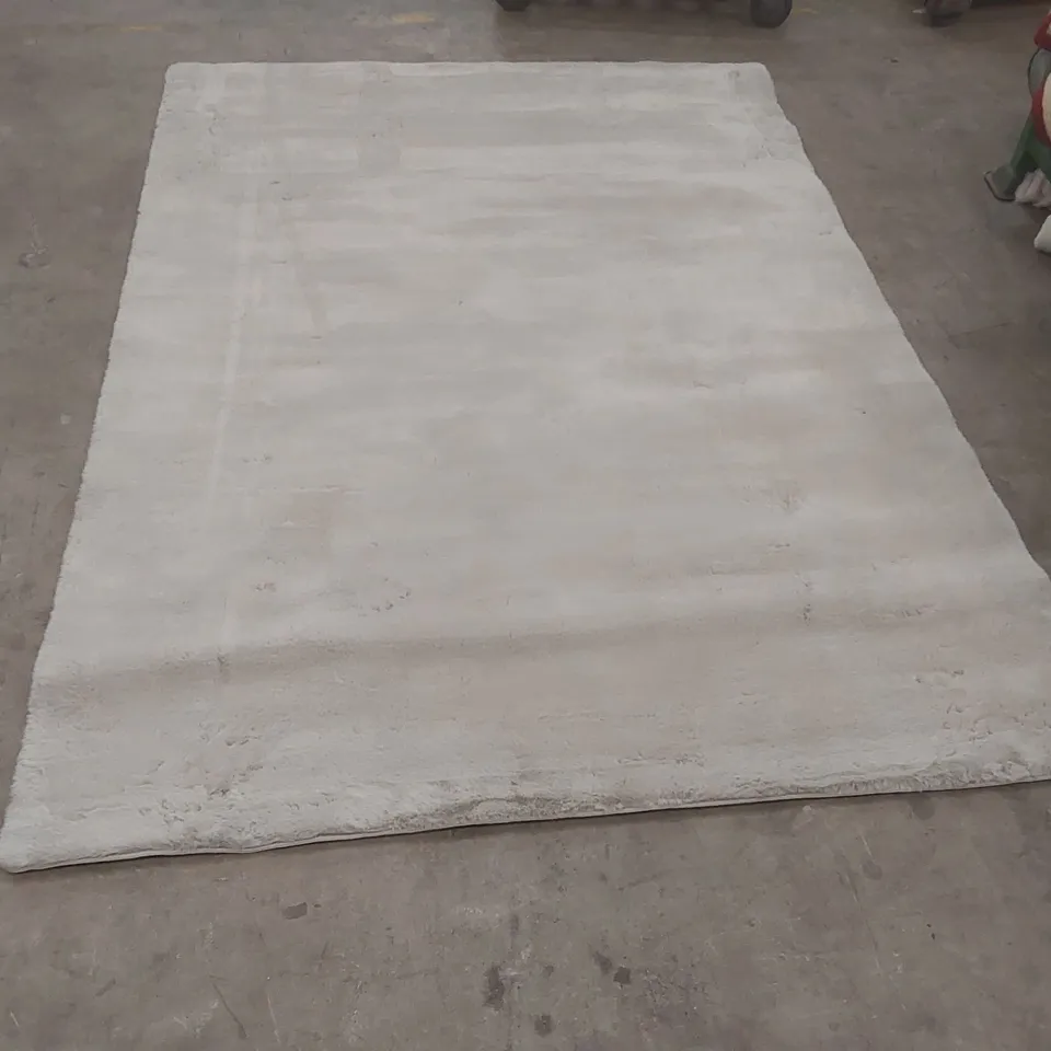 QUALITY DESIGNER AREA RUG - APPROXIMATELY 226 x 160cm