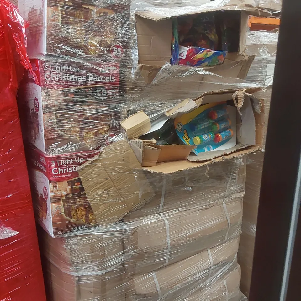 PALLET CONTAINING A VERY LARGE QUANTITY OF ASSORTED ITEMS INCLUDING: CHRISTMAS LIGHT UP PARCELS, BUBBLE KIDZ BUBBLE TUBS ECT