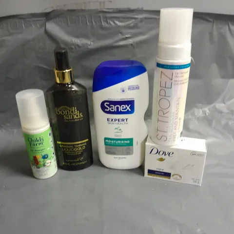 APPROXIMATELY 20 ASSORTED HEALTH & BEAUTY ITEMS TO INCLUDE - SANEX BODY WASH, CHILD'S FARM HAIR DETANGLER AND DOVE SOAP