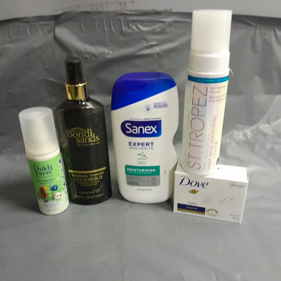 APPROXIMATELY 20 ASSORTED HEALTH & BEAUTY ITEMS TO INCLUDE - SANEX BODY WASH, CHILD'S FARM HAIR DETANGLER AND DOVE SOAP
