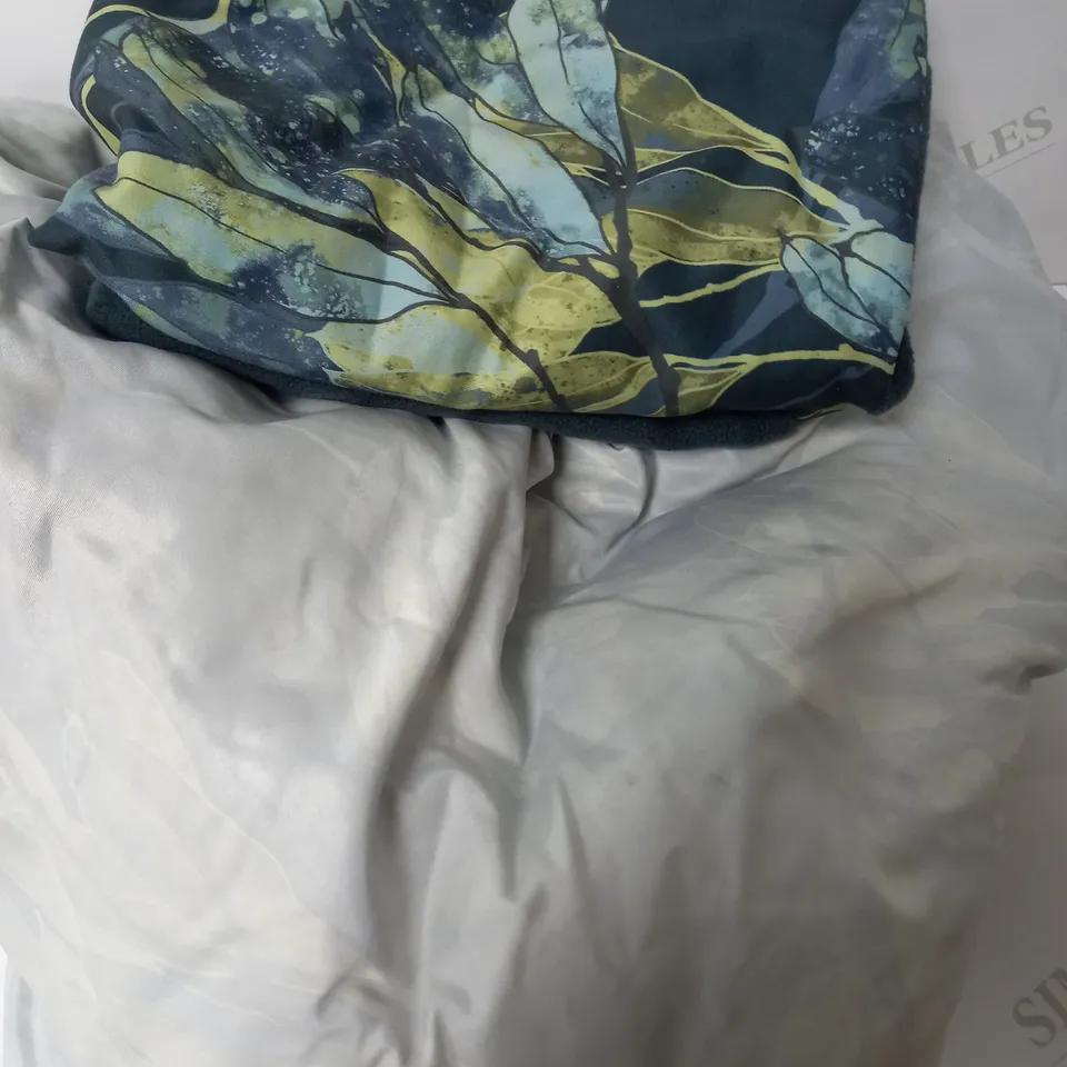 COZEE HOME SUPERSOFT & FLEECE BRIGHT FLORAL 3 PIECE DUVET SET IN BLUE KING SIZE