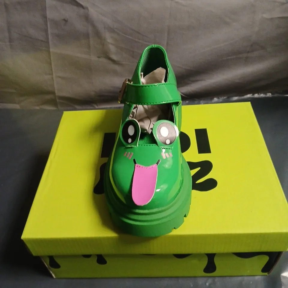 KOI KIDZ GREEN CARTOON FACE PLATFORM SHOES – BUCKLE STRAP. FROG SIZE 12