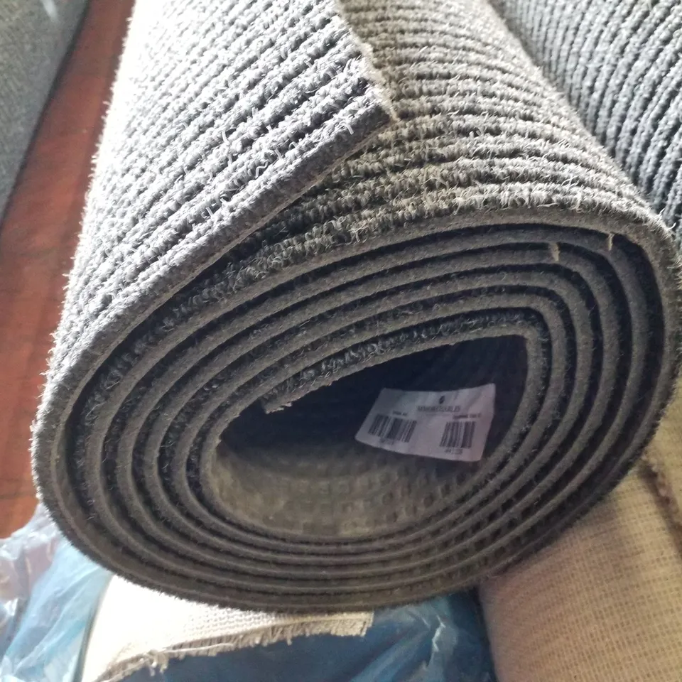 ROLL OF QUALITY LOOP PILE CARPET IN BLACK/WHITE - SIZE UNSPECIFIED