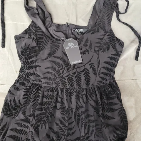 DISTURBIA LUNAFERN CAMI FERN PRINTED MIDAXI DRESS IN BLACK SIZE UK 12