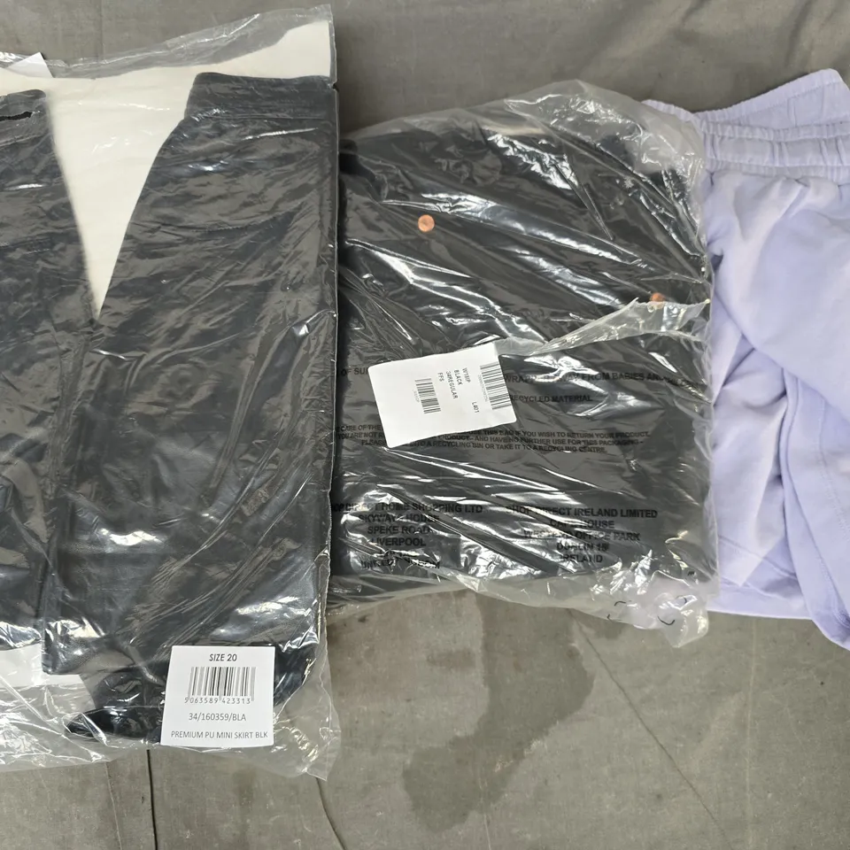 APPROXIMATELY 20 ASSORTED CLOTHING AND FASHION PRODUCTS IN VARIOUS STYLES AND SIZES - COLLECTION ONLY