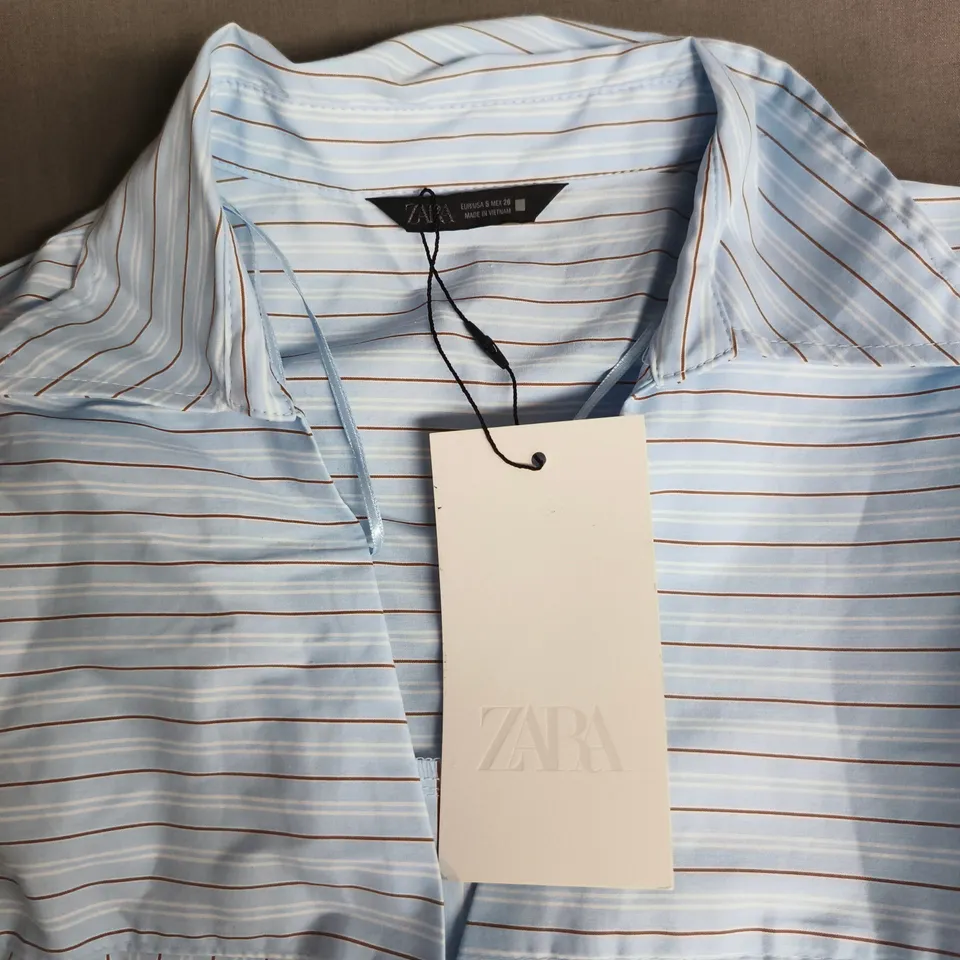 ZARA LIGHT BLUE STRIPED BUTTON-FRONT SHIRT WITH TIE BELT – WOMEN'S SIZE S
