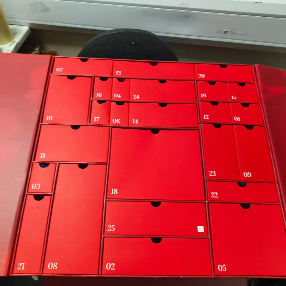 LOOK FABULOUS 25 DAY BEAUTY ADVENT CALENDAR