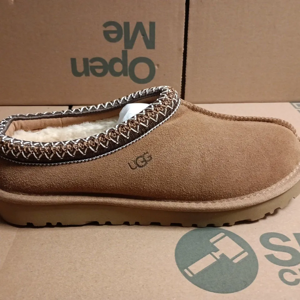 UGG BROWN SUEDE SLIPPERS WITH SHEARLING LINING - UK SIZE 7 