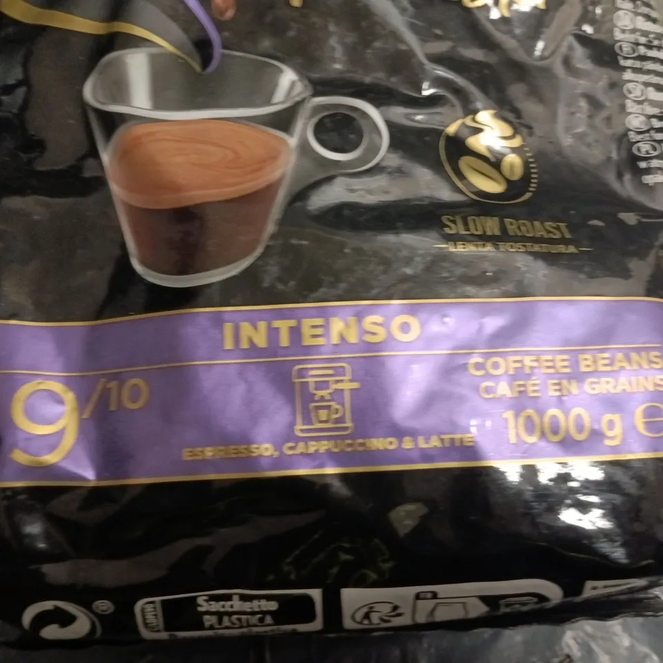 LOT OF 8 ASSORTED PACKS OF COFFEE TO INCLUDE GRIND, PACT AND LAVAZZA