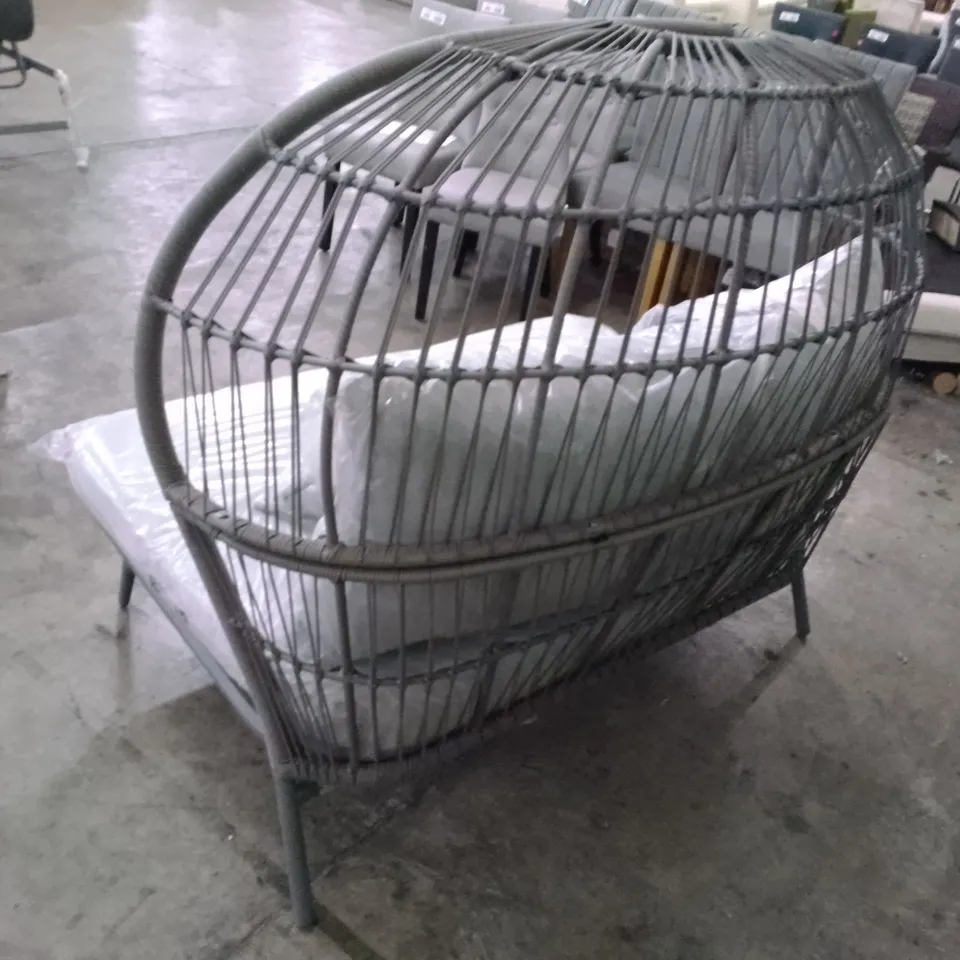 BOXED APOLIMA ROPE DAYBED