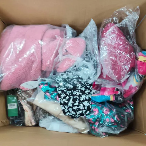 APPROXIMATELY 20 ASSORTED WOMENS CLOTHING ITEMS IN VARIOUS SIZES & STYLES 