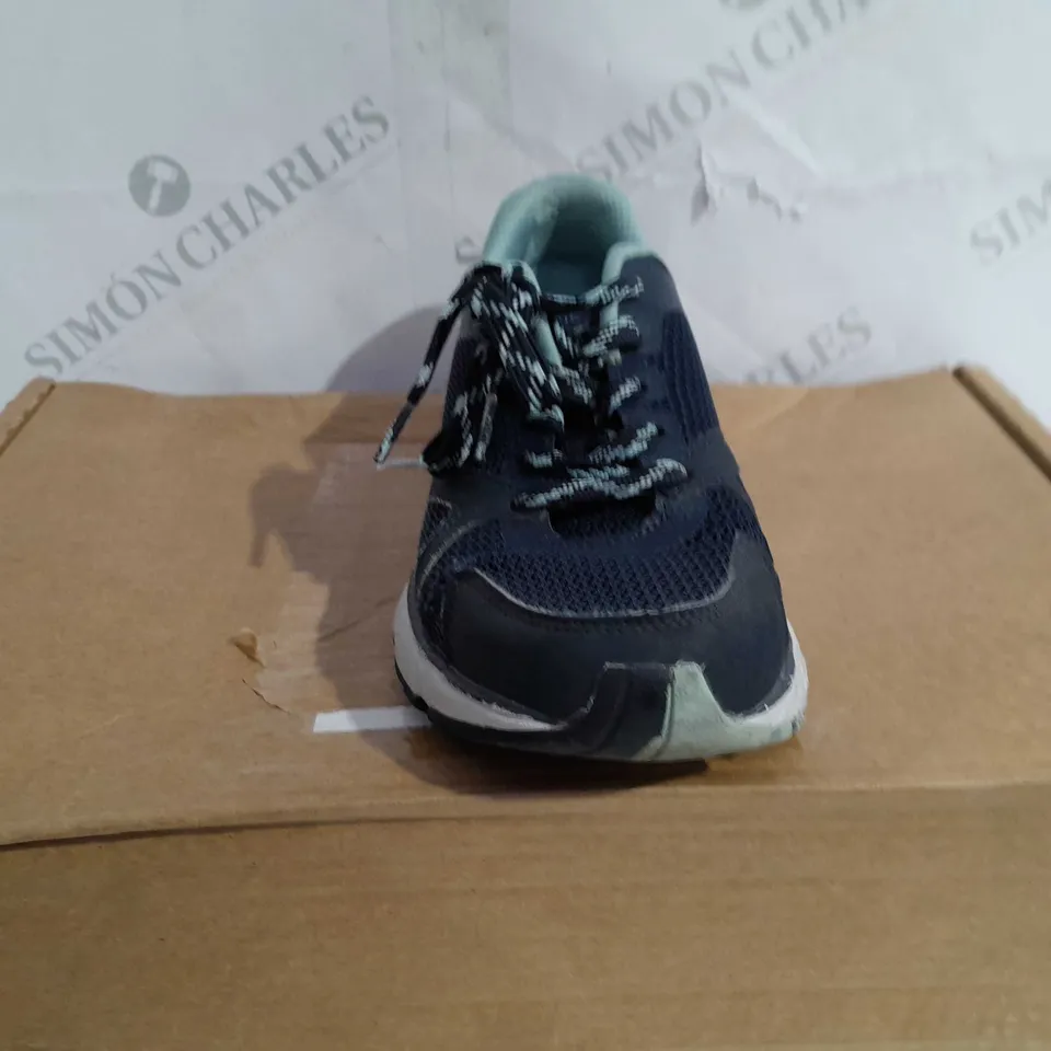 BOXED VIONIC DRIFT TRAINER IN NAVY SIZE 6