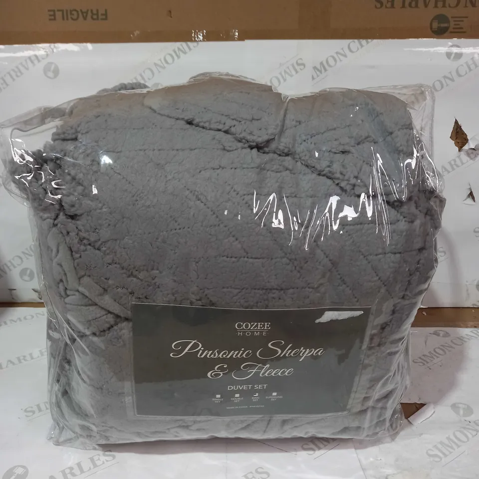 COZEE HOME PINSONIC SHERPA & FLEECE DUVET SET - KING