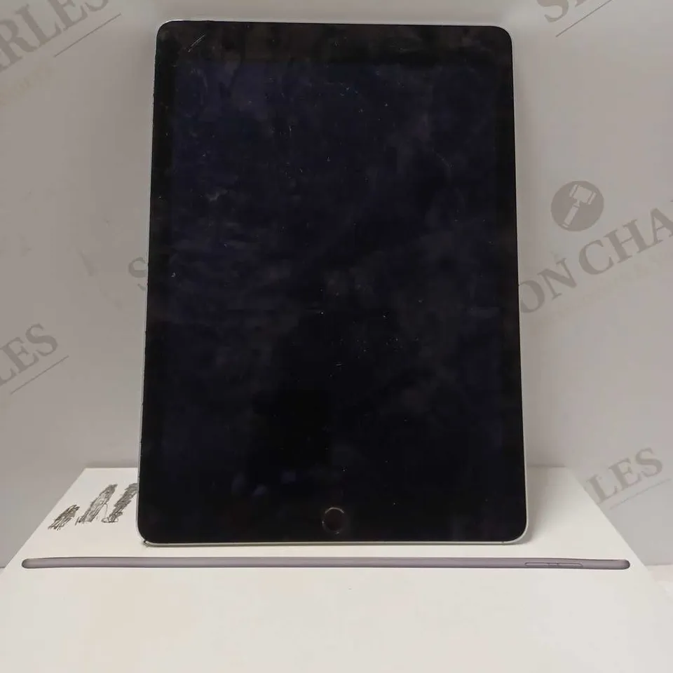 APPLE IPAD AIR 2 - BLACK/SILVER A1566