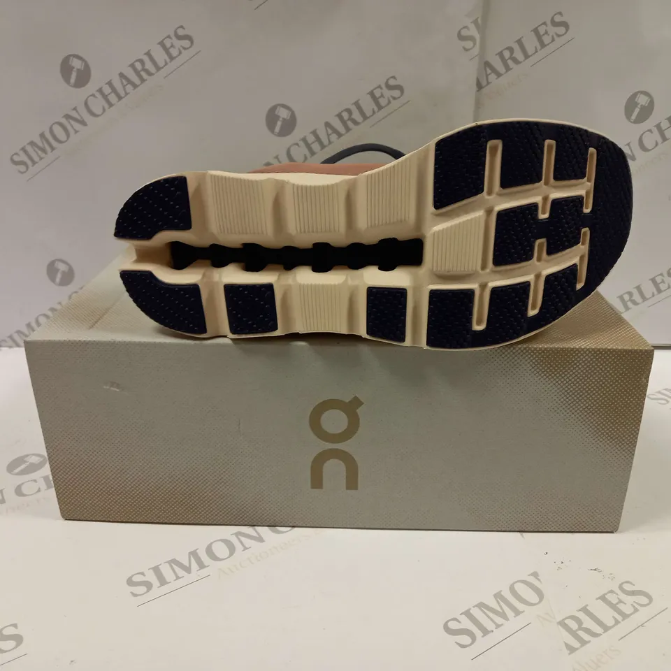 BOXED PAIR OF ON CLOUDSTRATUS SHOES UK SIZE 6.5