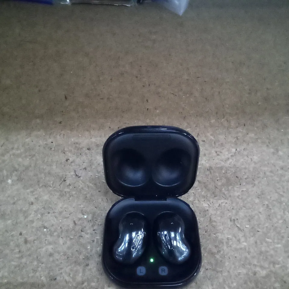 BOXED SAMSUNG BUDS LIVE 