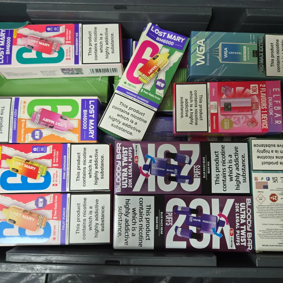 APPROXIMATELY 25 ASSORTED E-CIGARETTE & VAPING ITEMS IN VARIOUS BRANDS TO INCLUDE LOST MARY BM6000, WGA PRO MAX EXTRA, BLOODY BAR ULTRA TWIST, ETC - COLLECTION ONLY