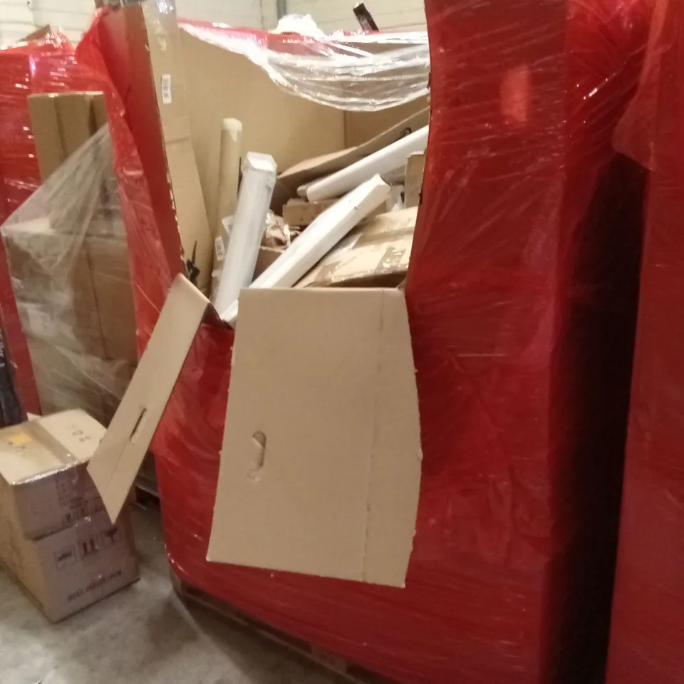 PALLET OF ASSORTED HOUSEHOLD GOODS AND PRODUCTS TO INCLUDE; NEST OF SIDE TABLES, BALANCE BIKE, ELECTRIC FRYER, UMBRELLA ETC