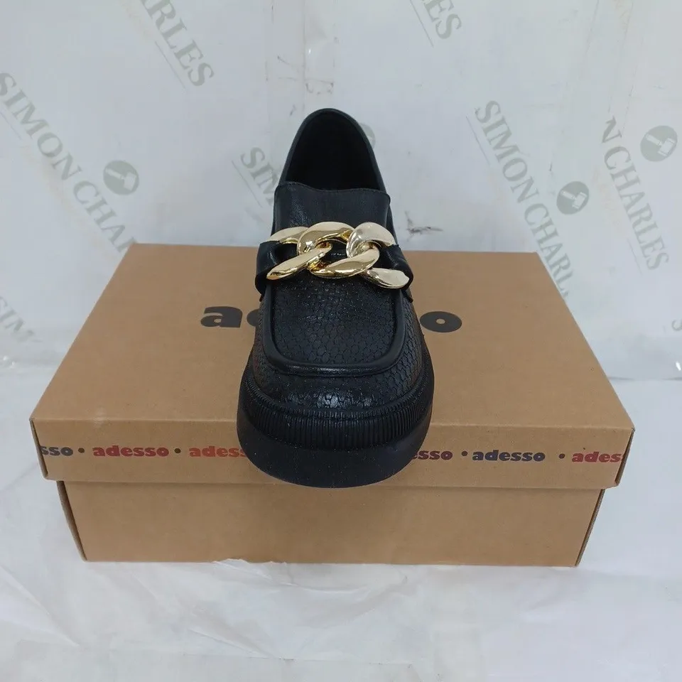 BOXED ADESSO LADIES FLAT SHOES WITH GOLD CHAIN DETAIL BLACK SIZE EU 39