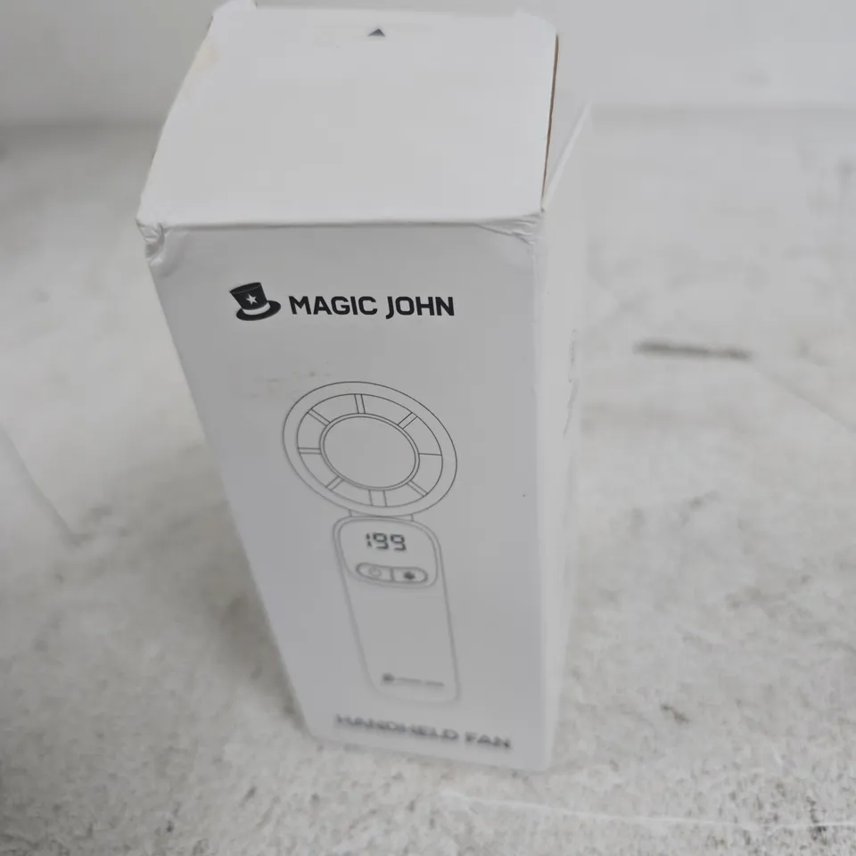 APPROXIMATELY 20 ASSORTED HOUSEHOLD ITEMS INCLUDING MAGIC JOHN HAND HELD FAN AND BRIWAX