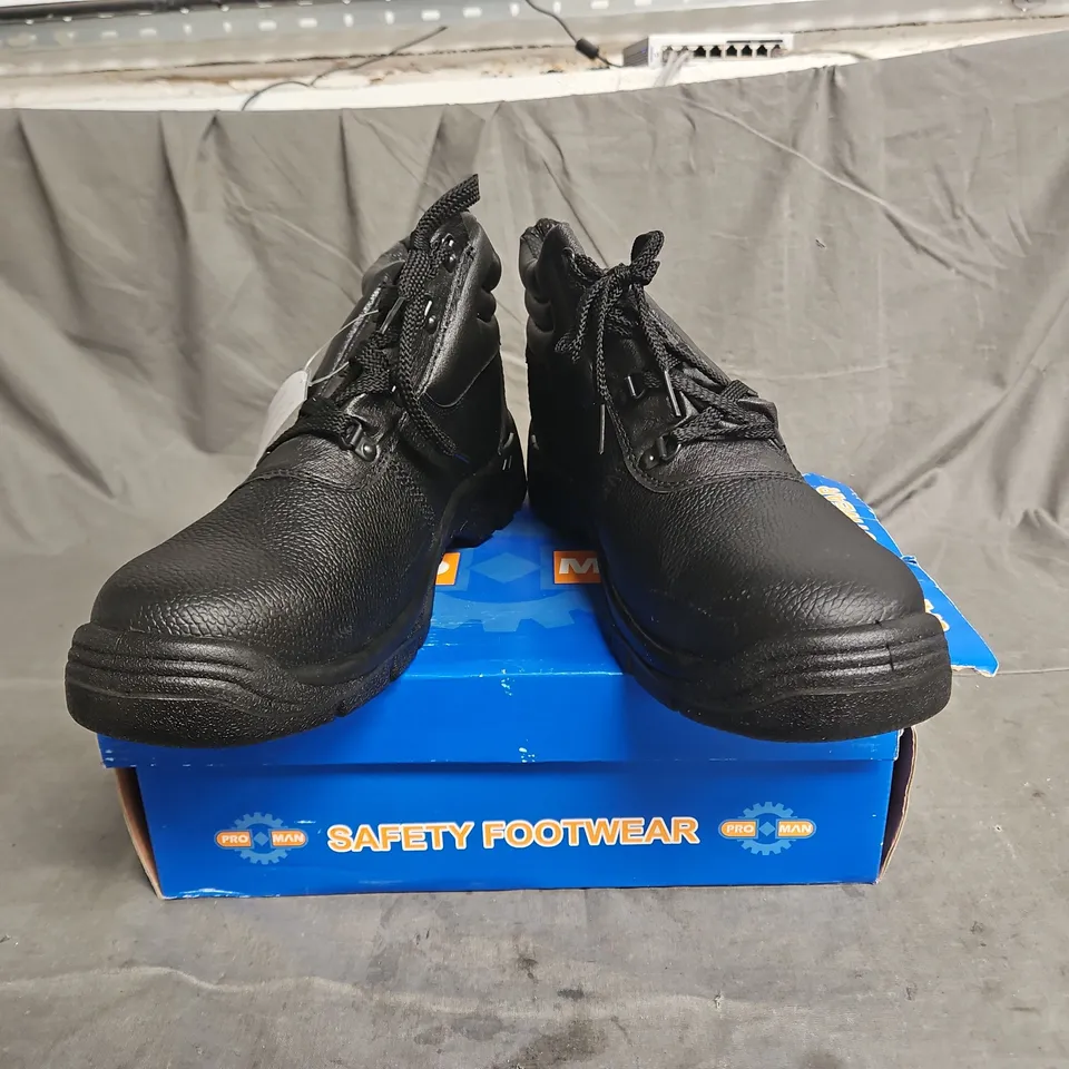 BOXED PAIR OF PROMAN CHUKKA BOOT IN BLACK SIZE UK 13