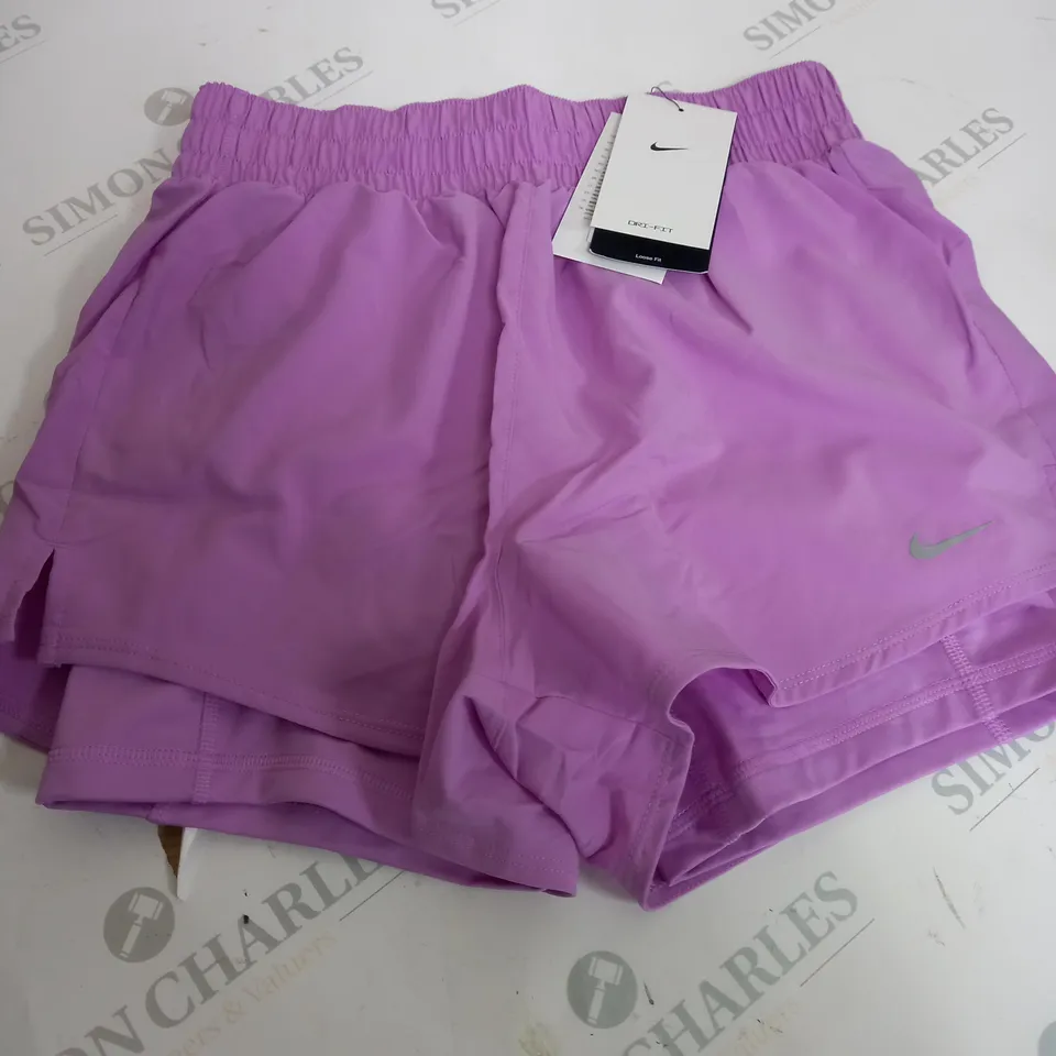 SMALL NIKE PURPLE SPORT SHORTS 