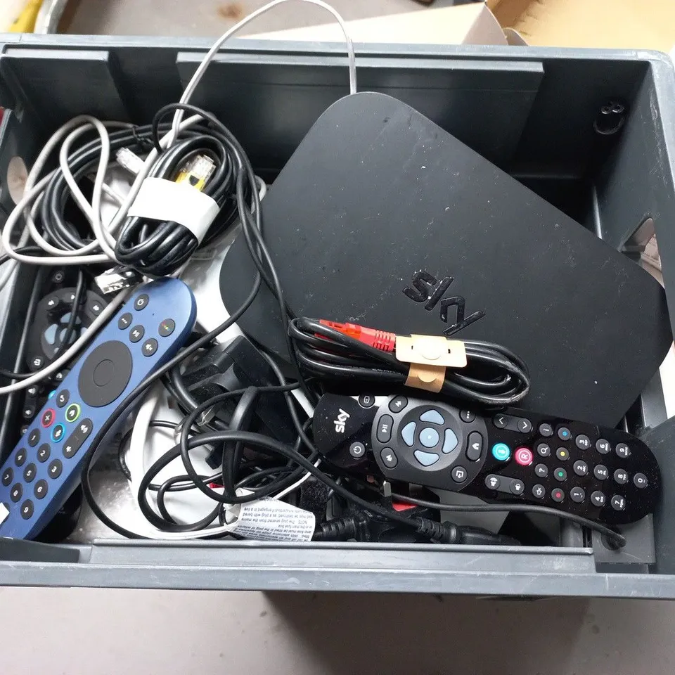 LOT OF ASSORTED TECH ITEMS TO INCLUDE REMOTES, LEADS AND ROURTERS