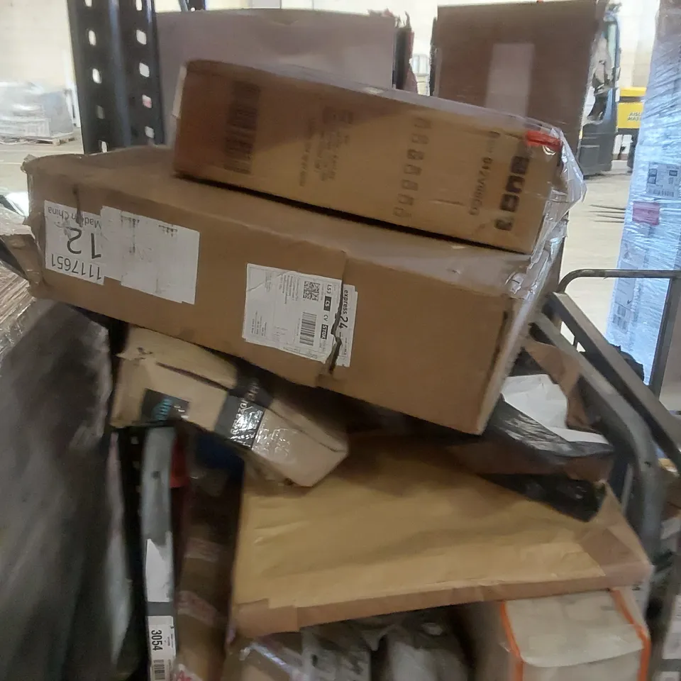 3x CAGES CONTAINING ASSORTED ITEMS INCLUDING: CLUTCH KIT, RUG, CAMPING CHAIR, PLAYMAT ECT // CAGES NOT INCLUDED