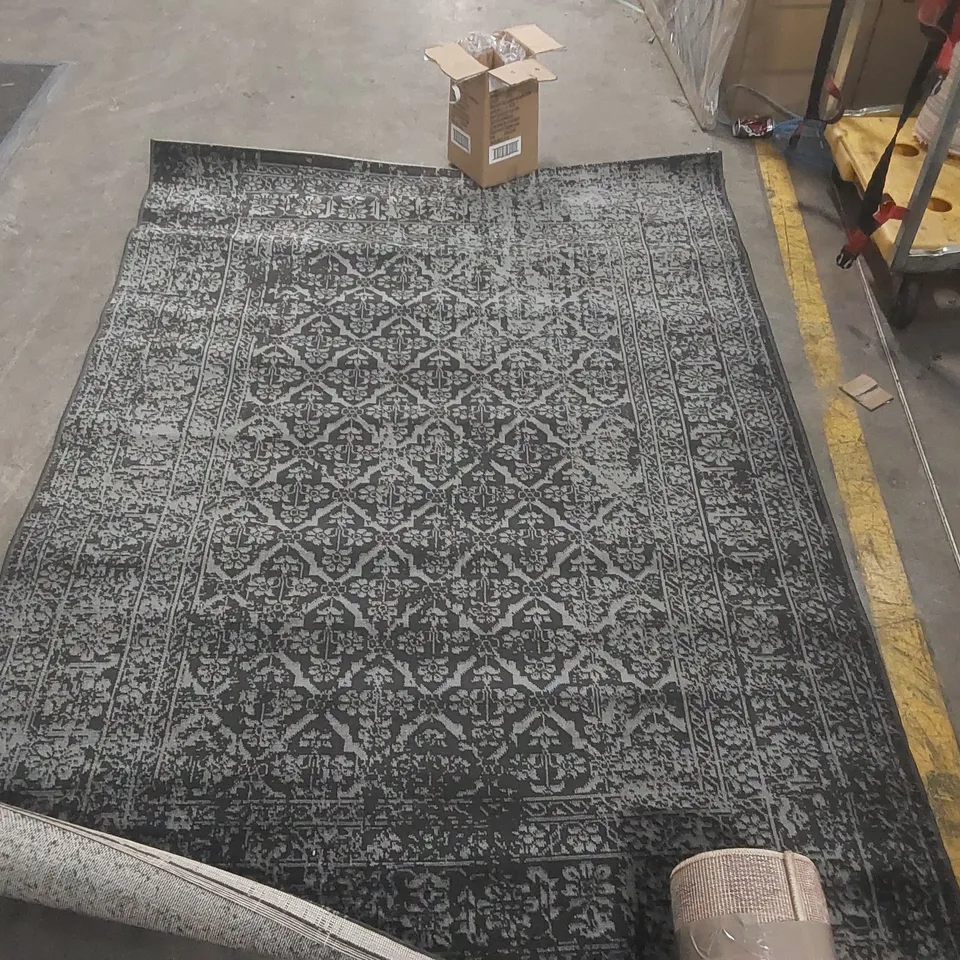 QUALITY DURAND AREA RUG - APPROXIMATELY 227 x 160CM