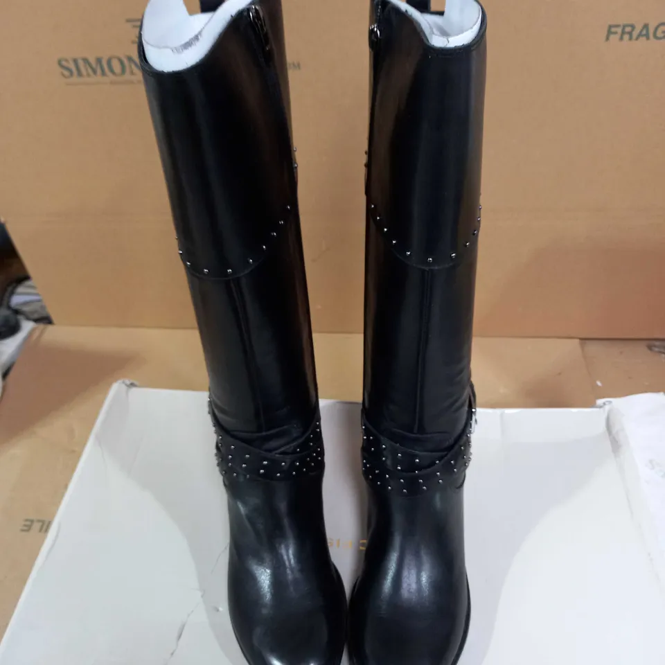 BOXED PAIR OF MARC FISHER GLILA HI BOOTS - BLACK - UK SIZE 7.5