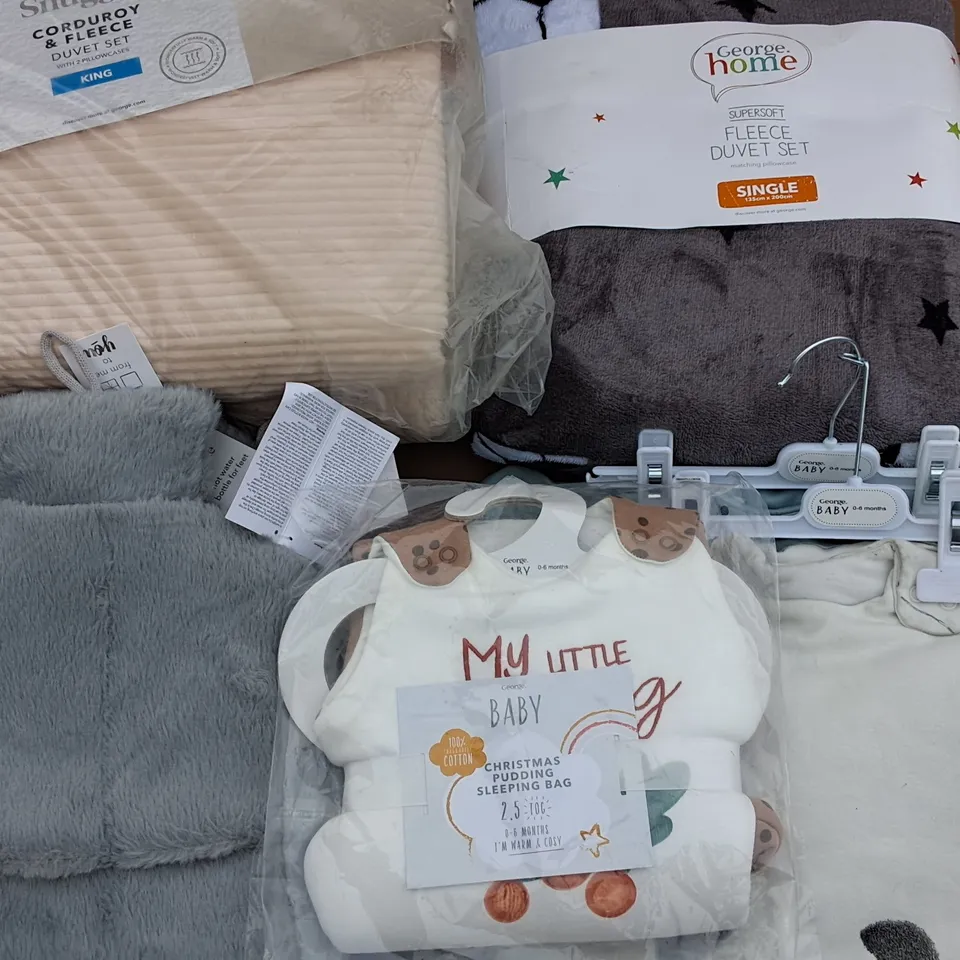 LOT OF ASSORTED HOUSEHOLD AND FABRIC ITEMS TO INCLUDE DUVET SET, BABY CLOTHING AND FILLED CUSHION