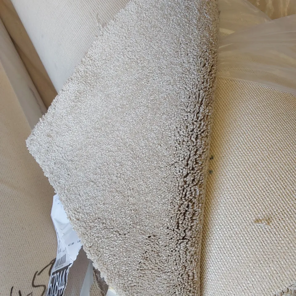 ROLL OF QUALITY ULTIMATE IMPRESSIONS MERIT CARPET // SIZE: APPROXIMATELY 2.65 X 5m