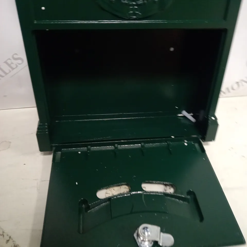 GREEN METAL OUTDOOR POSTAL BOX
