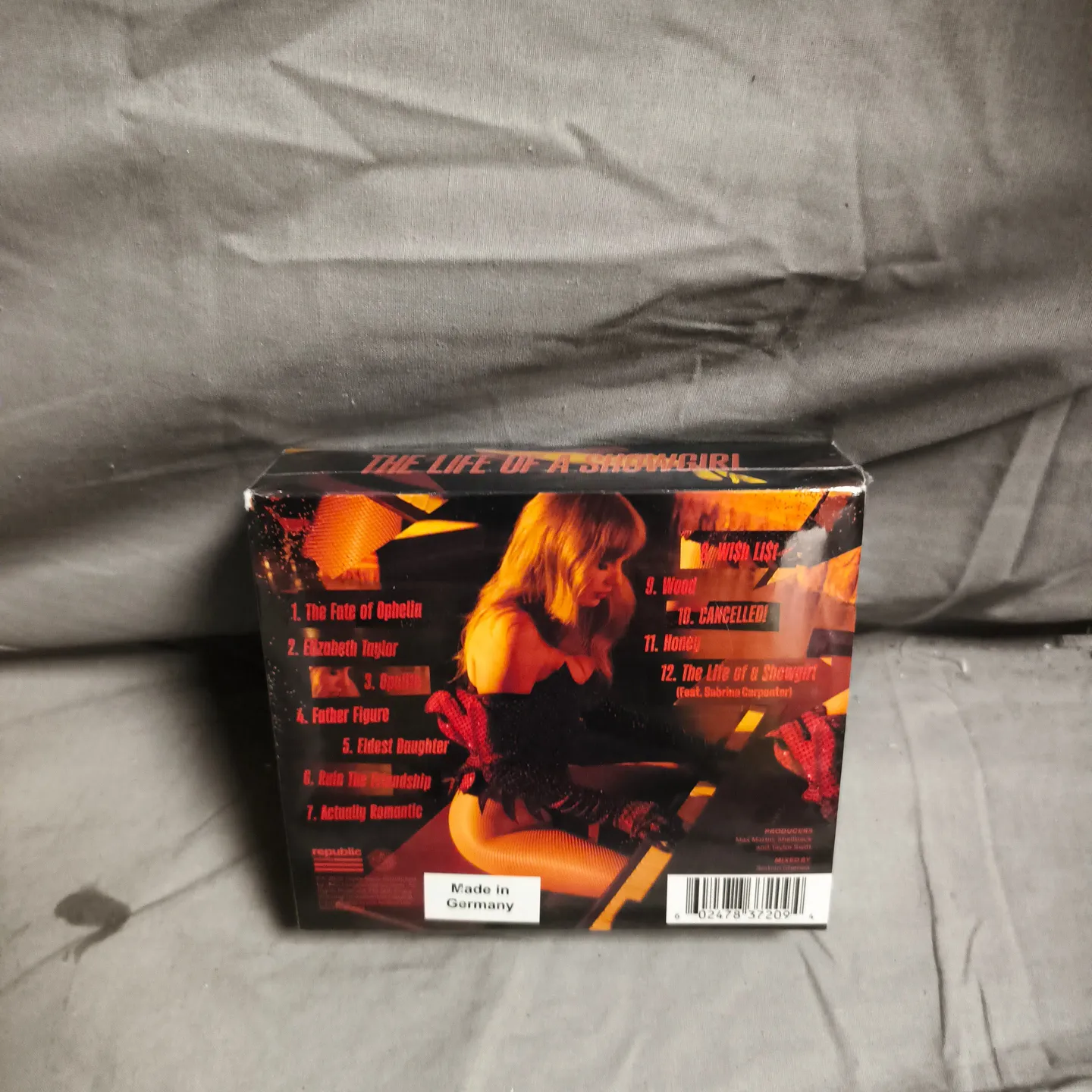 THE LIFE OF A SHOWGIRL – CD - TAYLOR SWIFT