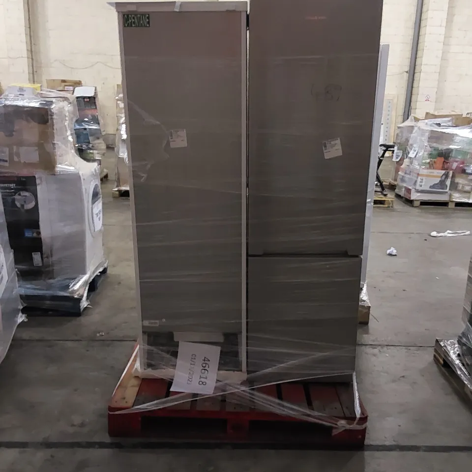 CANDY CHCS 517FWWDK FREESTANDING AMERICAN FRIDGE FREEZER AND RUSSELL HOBBS FREESTANDING FRIDGE FREEZER SILVER