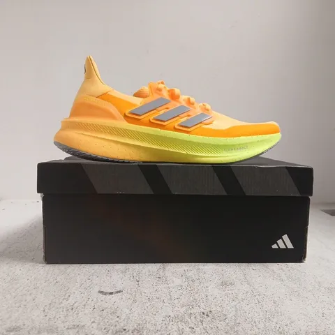 BOXED PAIR OF ADIDAS ULTRABOOST 5 TRAINERS IN ORANGE/MULTI SIZE UK 9