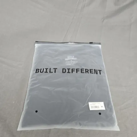 BAGGED BUILT DIFFERENT CREW T-SHIRT SIZE XL