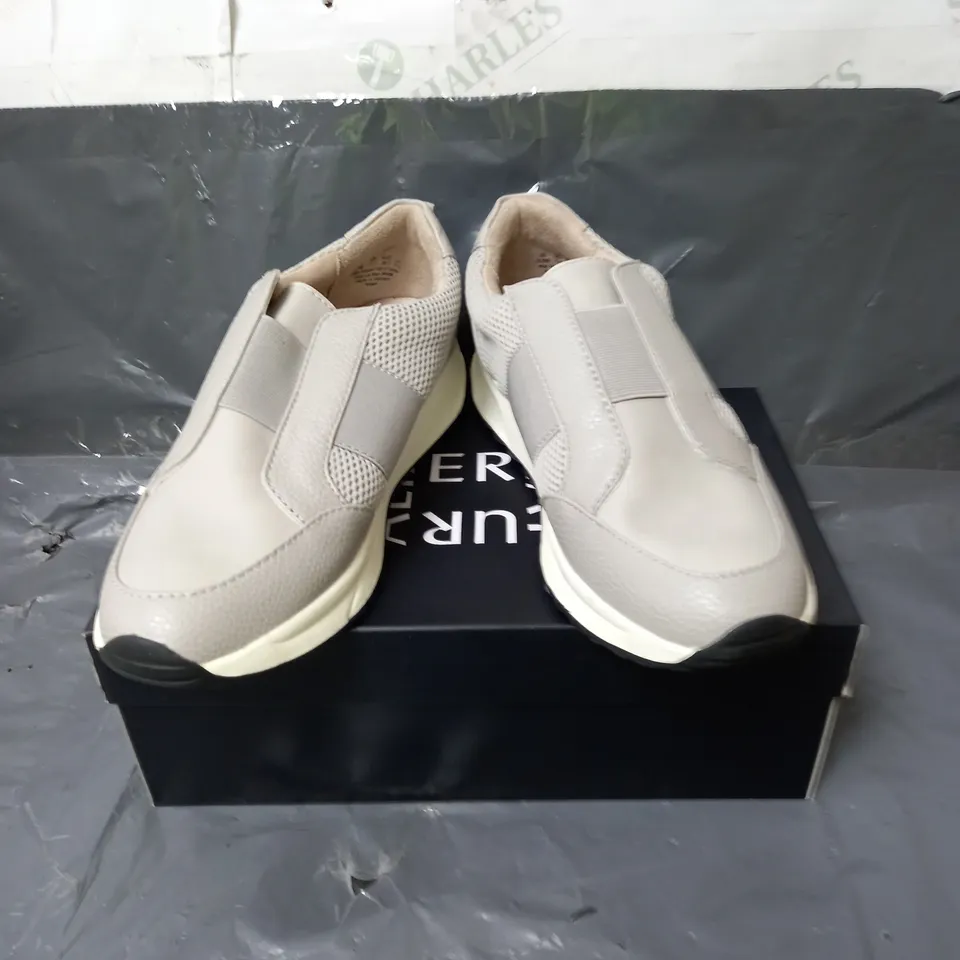 NATURALIZER LADIES SLIP ON TRAINERS GREY SIZE 5.5