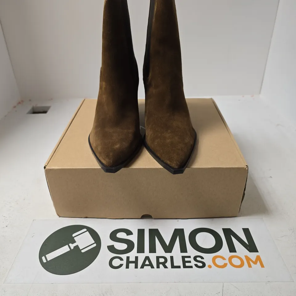 BOXED PAIR OF MNG POINTED TOE ANKLE BOOTS IN BROWN - UK 8